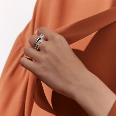 エルメスのすべてのシルバー ジュエリー コレクション | Hermès